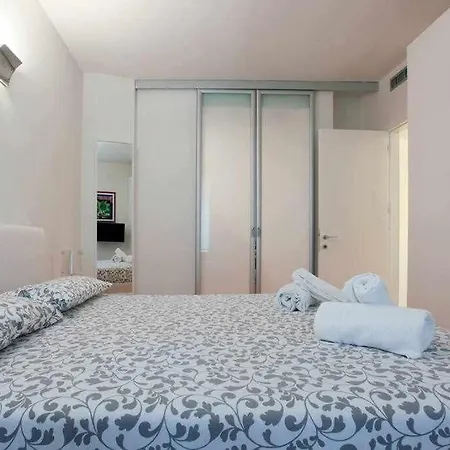 Brera Area Lovely Close To Piazza Duomo Διαμέρισμα